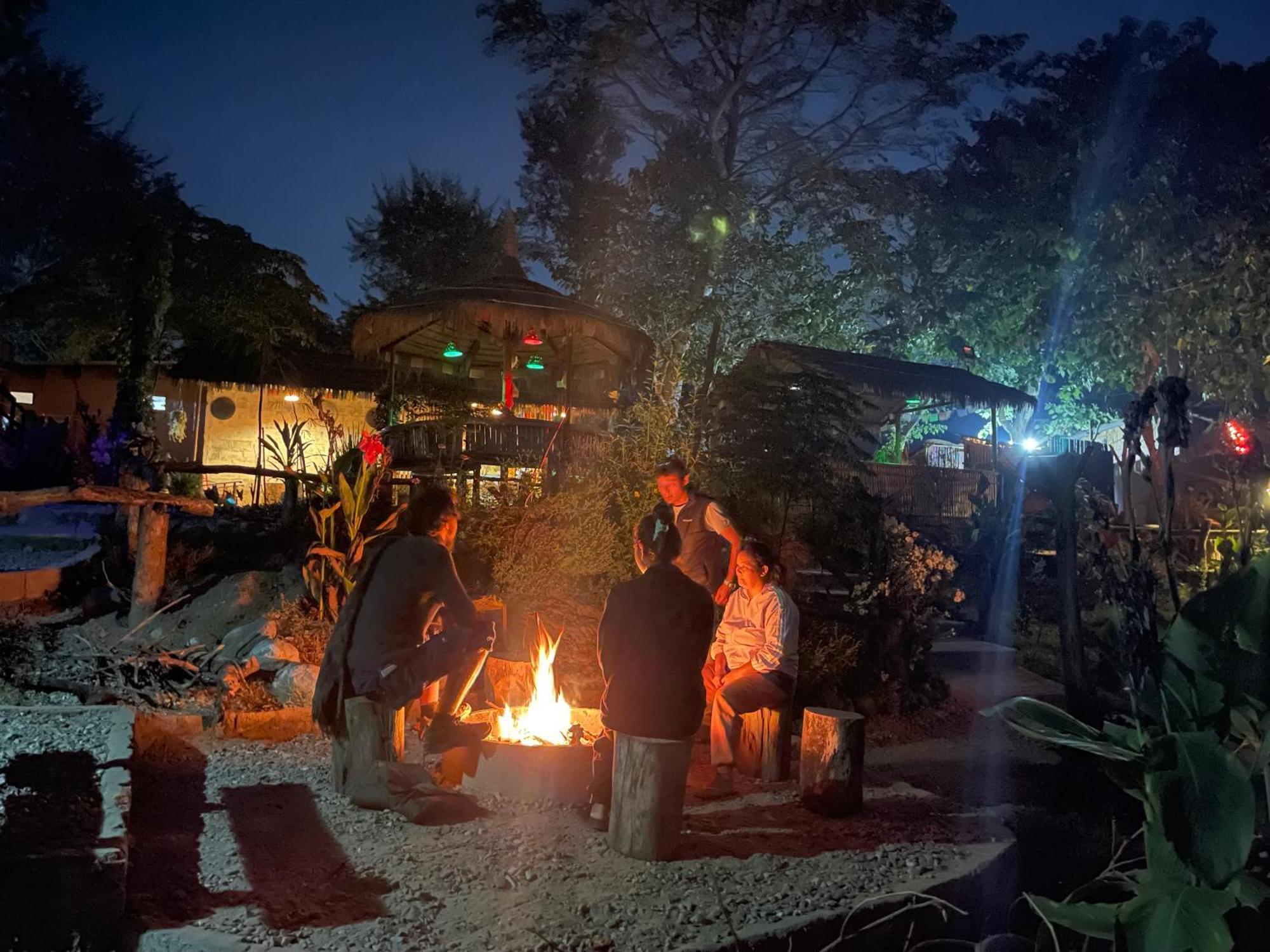 Bamby Chilling House - Feel The Nature Sauraha Exterior photo