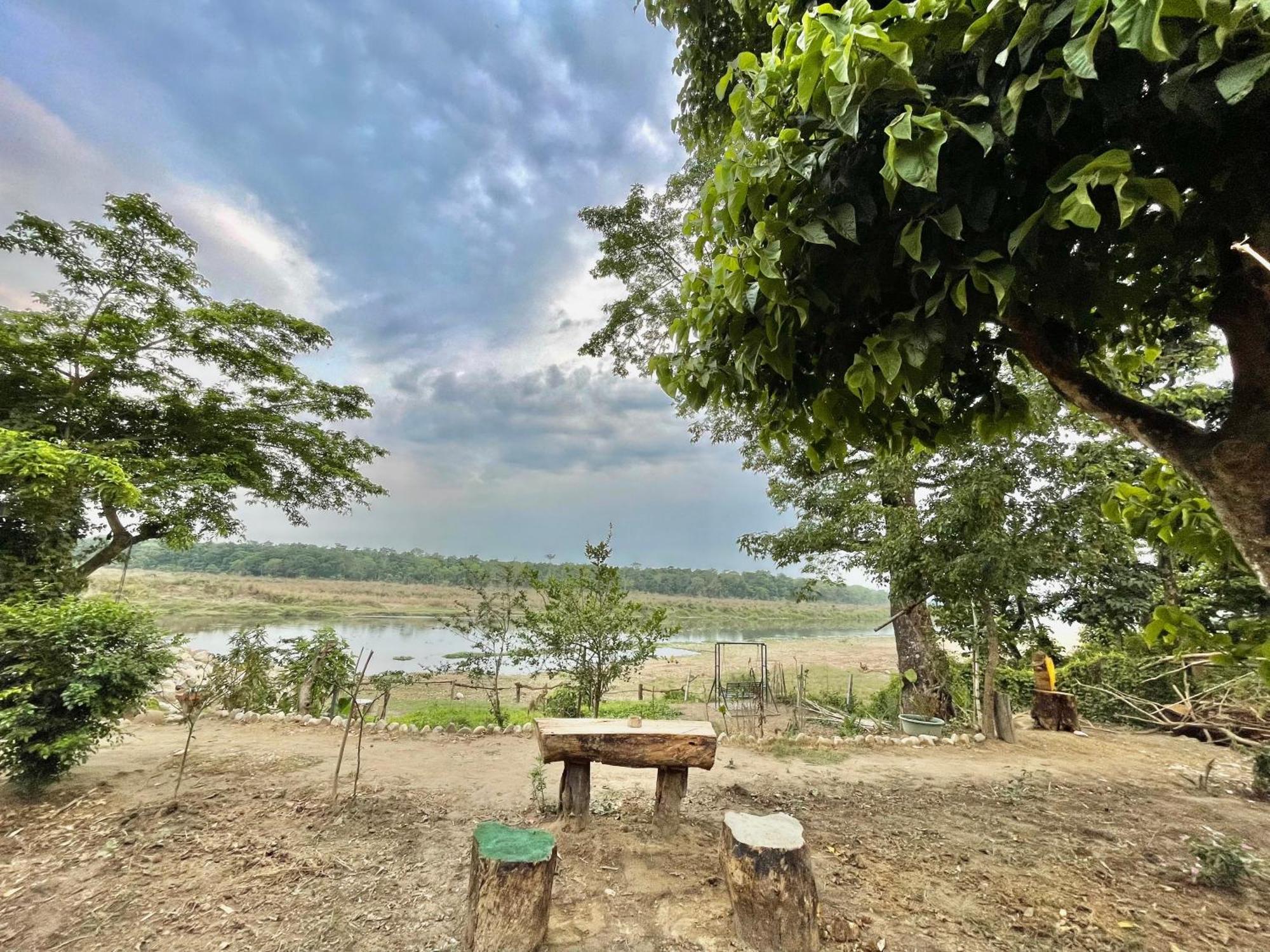 Bamby Chilling House - Feel The Nature Sauraha Exterior photo