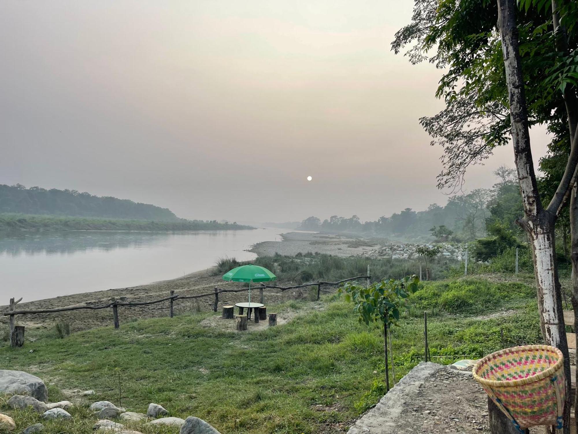 Bamby Chilling House - Feel The Nature Sauraha Exterior photo