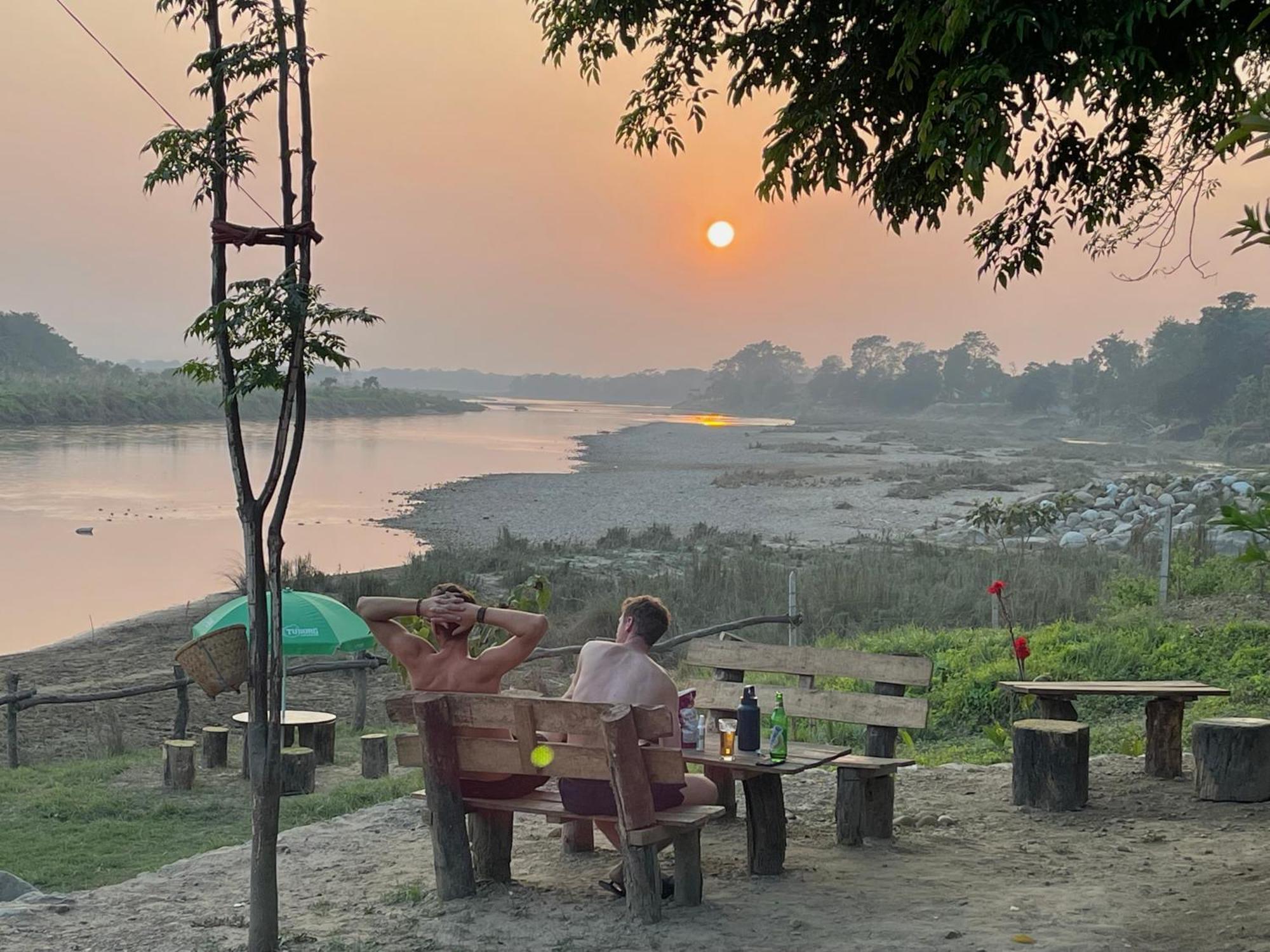 Bamby Chilling House - Feel The Nature Sauraha Exterior photo